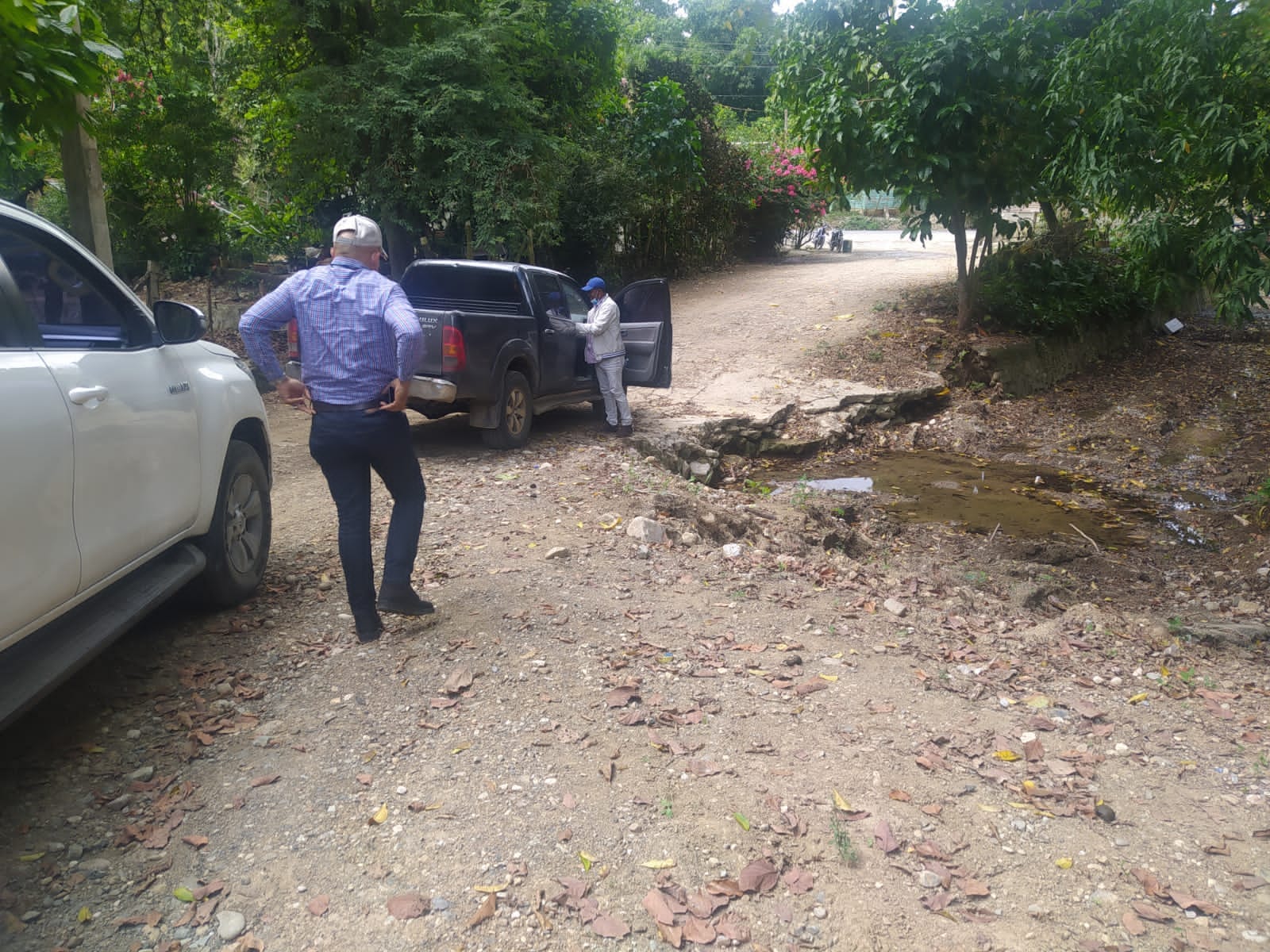Gobierno dispone reparación de caminos rurales en Guananico