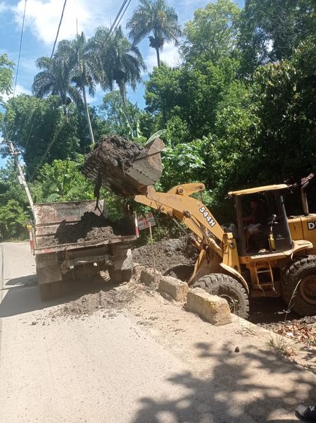 Alcaldía de Guananico realiza exitosa retirada de escombros de la cañada de Agua Larga