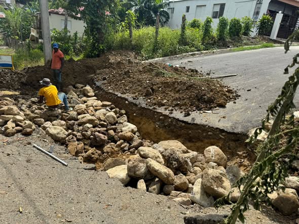 La Alcaldía de Guananico realizó la construcción de un badén en el sector Los Núñez.